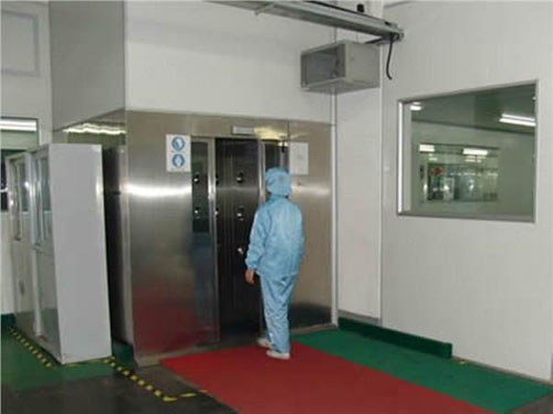 风淋室是人员进入洁净室无尘车间所必备的净化设备 风淋室是人员进入洁净室无尘车间所必备的净化设备