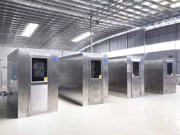 风淋室是人进入洁净室所必需的通道，它可以减少进出洁净室所带来的污染问题