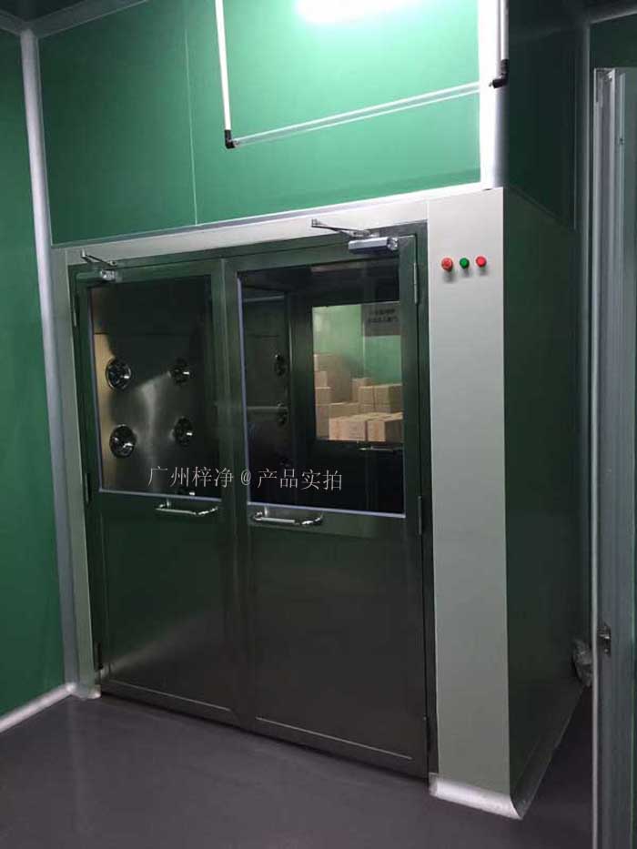 风淋室（又名空气浴尘室、风淋房、风淋门、空气吹淋室、AIR SHOWER，风淋设备，风淋机之类）