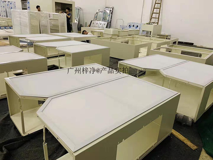 百级层流送风天花是采用空气洁净技术对微生物污染采取程度不同的控制