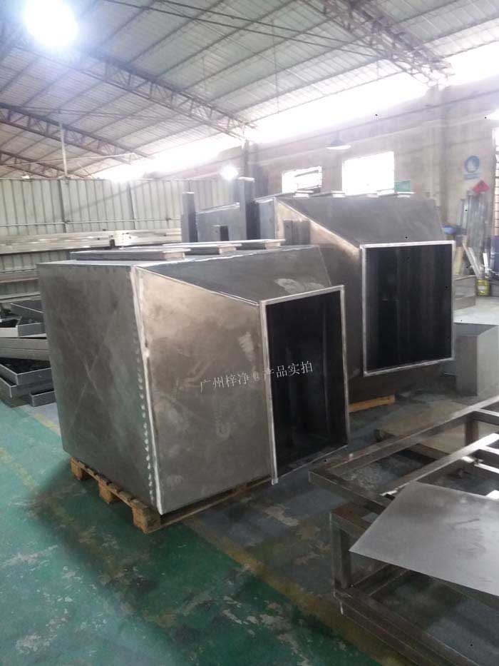 增压新风柜可根据不同的通风管道布局，订做不同的进出风口方向的风柜；