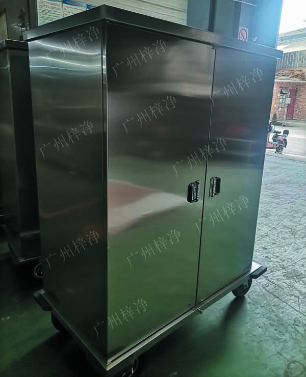 一次性物品电动转运车采用304拉丝不锈钢板面板厚度：≥1.2mm,表面作拉丝亚光处理。