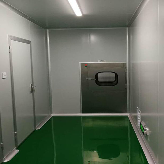 传递窗适用于需要在不同洁净度区域之间传递物品的场合，如实验室、无菌室等。