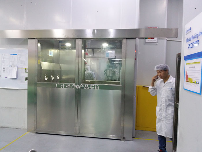 自动平开门风淋室的价格与其尺寸和容量直接相关