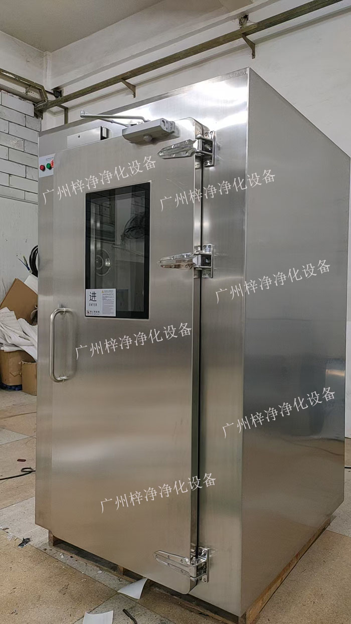 高端满焊接风淋室产品外观