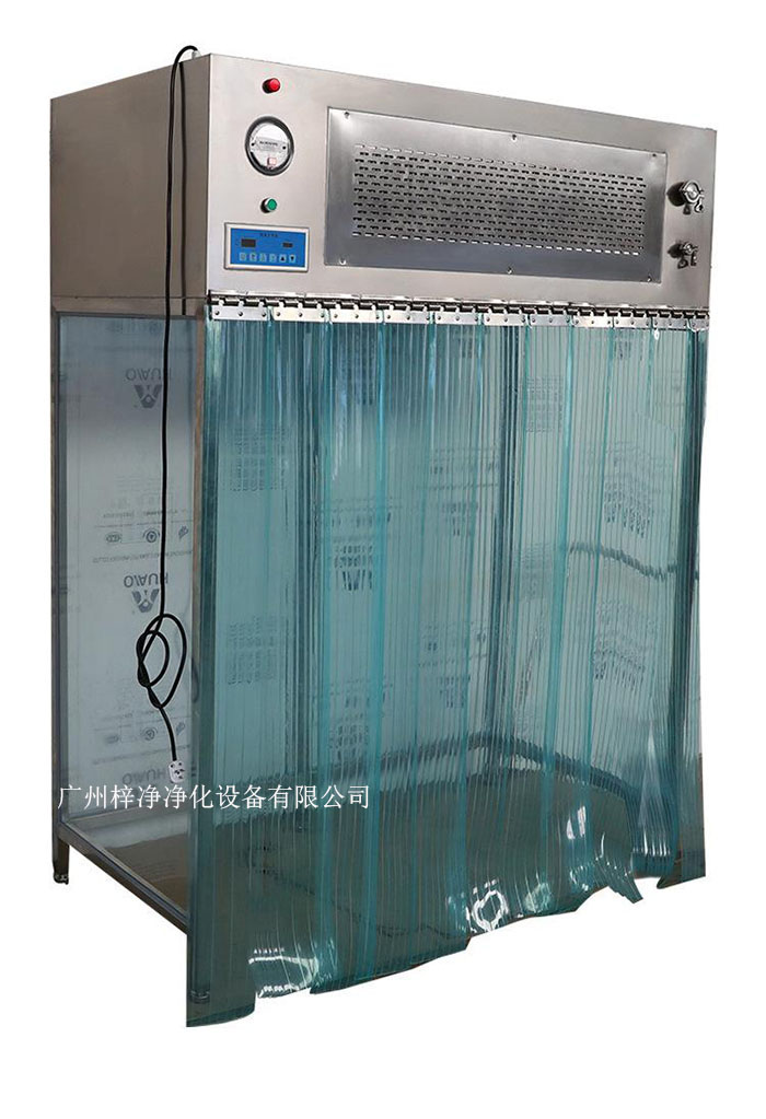 百级洁净层流罩它主要由箱体、风机、初效空气过滤器、高效空气过滤器、阻尼层、灯具等组成。