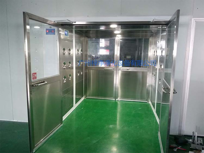 货淋室用于对进入洁净区的物料进行吹淋