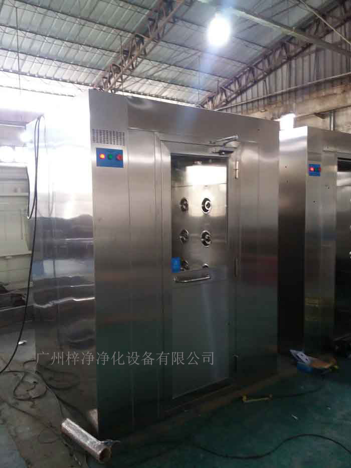 风淋室的尺寸和空间布局也会影响风速