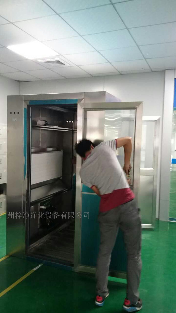 在计划安装风淋室的位置用粉笔或标记笔进行清晰标记