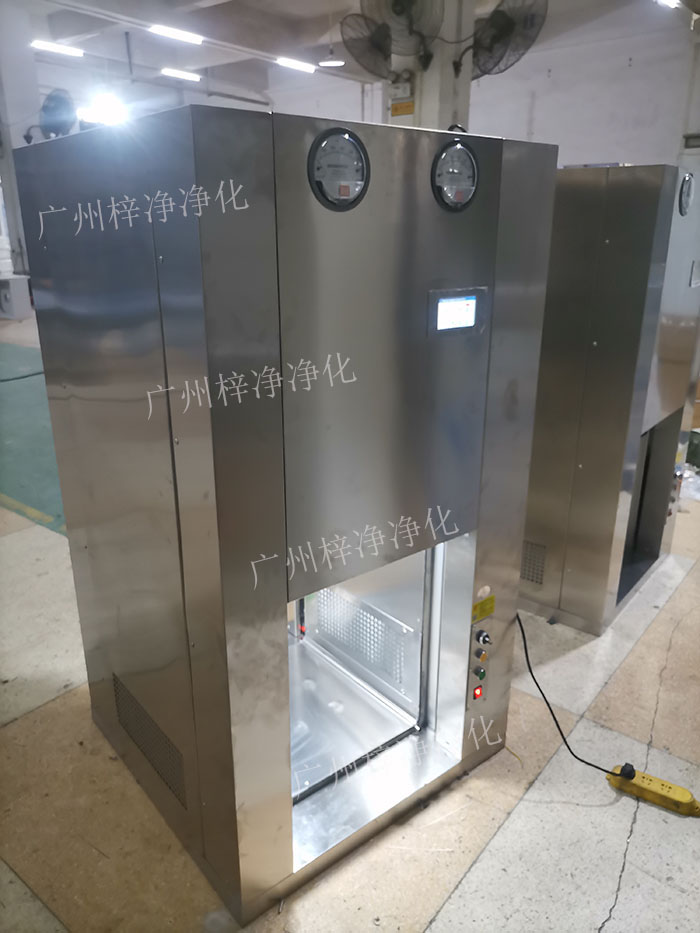 当传递窗与机器人连接时，机器人可以自动从传递窗中取出或放入物料，实现物料的自动传递。