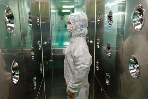 风淋室应由专门人员负责操作和维护