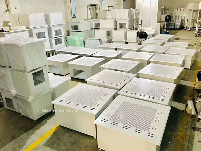 高效送风口通常安装在洁净室的天花板或墙壁上，送风面积较大，适用于大面积洁净室。