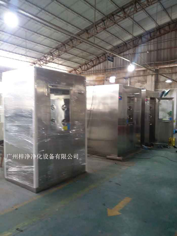 在运输过程中，风淋室可能会受到振动和冲击