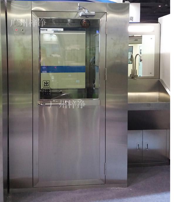 1300型不锈钢风淋室正面图