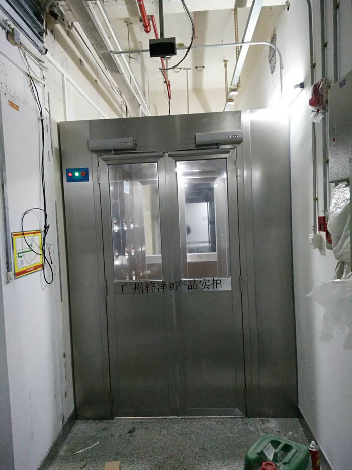 全自动风淋室(自动感应智能型风淋室)自动开关门速度:2.5-6m/s连续可调