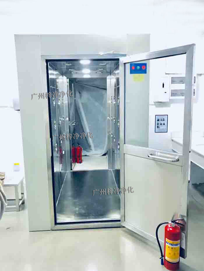 如何在风淋室运转吹淋时安全地打开门呢?